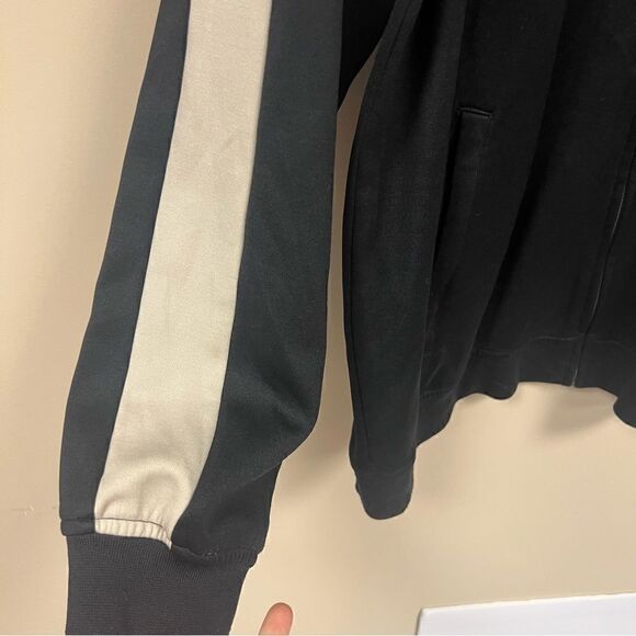 Fila 90s vintage zip up jacket.   Size XL - Picture 4 of 8